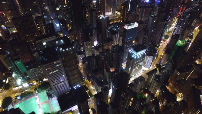 鸟瞰繁华都市夜景航拍影像视频素材-创富院